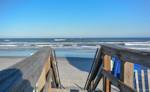 Una spiaggia nelle vicinanze