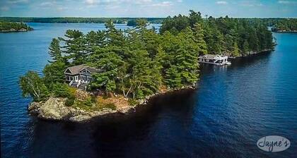 Private Island on Lake Muskoka! Cottage+guest house+bunkie! Sunsets!
