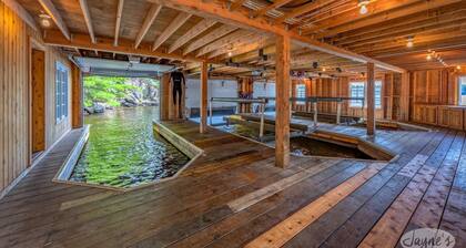 Private Island on Lake Muskoka! Cottage+guest house+bunkie! Sunsets!