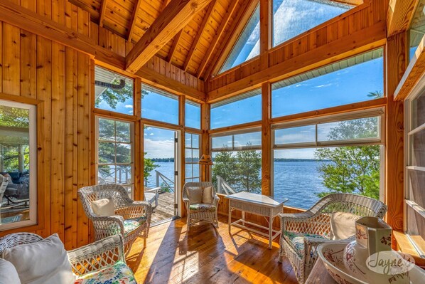 TV, fireplace - Private Island on Lake Muskoka! Cottage+guest house+bunkie! Sunsets! (Gravenhurst)