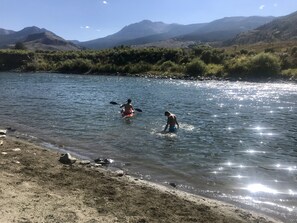 Playa en los alrededores y toallas de playa 