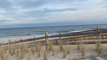 Beach nearby, sun-loungers, beach towels