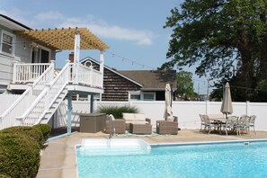 حمّام سباحة خارجي