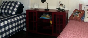 2 bedrooms, iron/ironing board, travel cot, free WiFi - Peace and tranquility as well as adventure await you at Magnolia Cottage (Asheville)