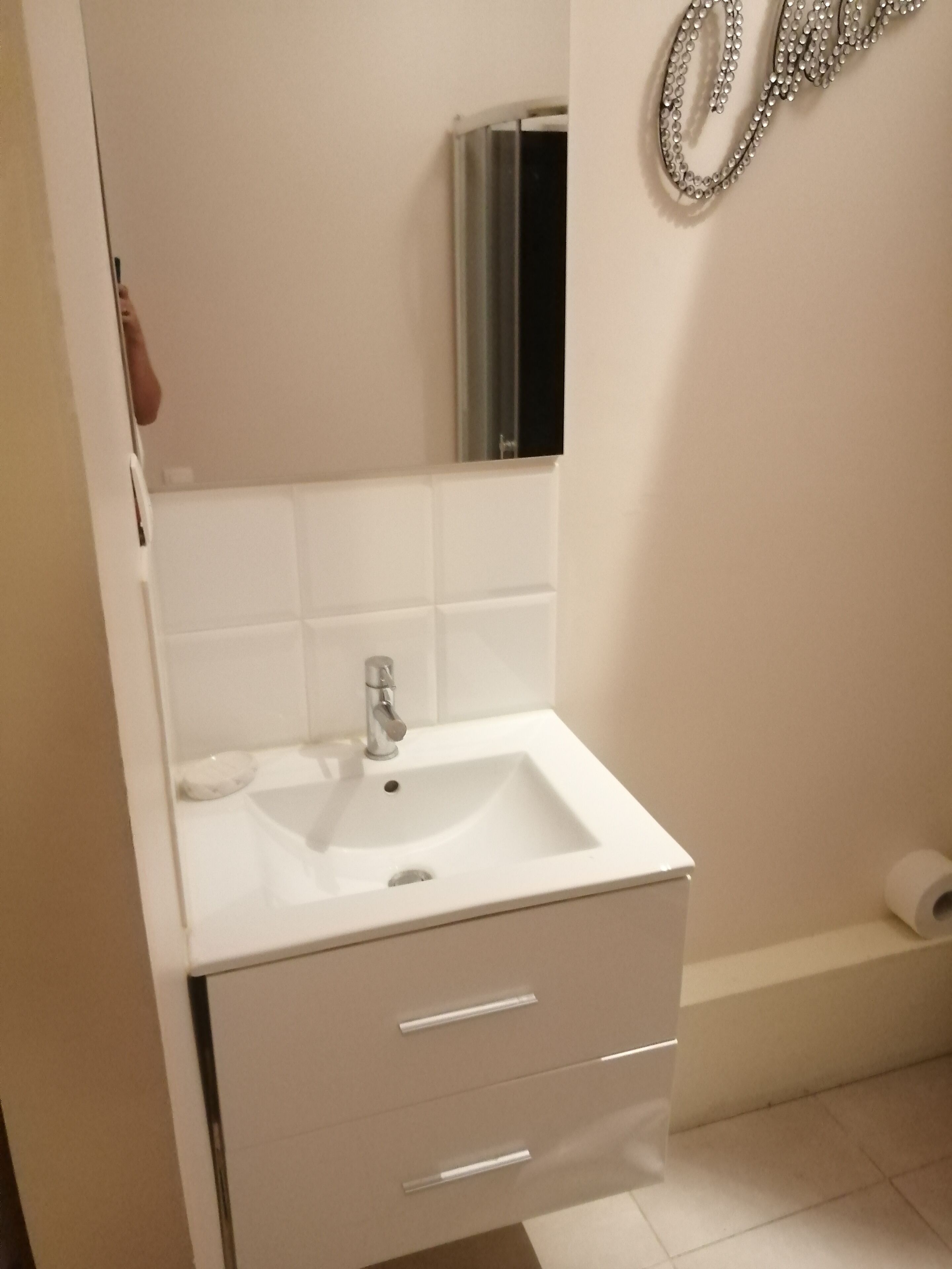 2 studios for 8 people swimming pool of 7m by 4m 100 meters from the beach. center