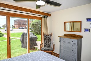 2 bedrooms, desk, iron/ironing board, free WiFi