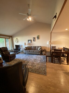 Smart TV, fireplace, computer monitors