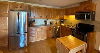 Agate Bay Cottage 2 Bed 2 Bath. Watch the ore boats in comfort.