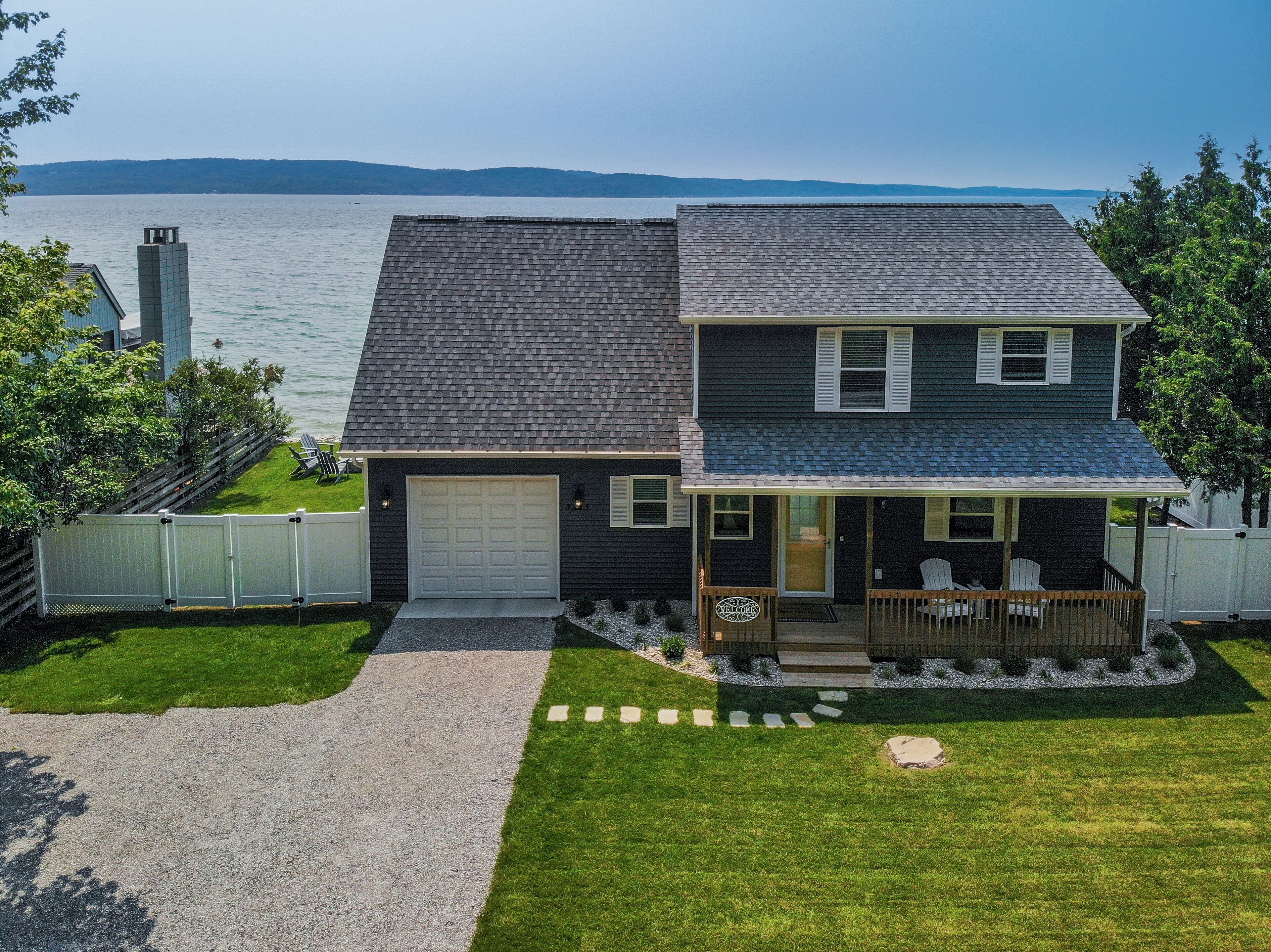 Crystal Lake Private Waterfront with Dock, Yard, A/C, Kayaks, Paddleboards