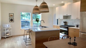 Private kitchen - The River House! Near the Poudre River! (Laporte)