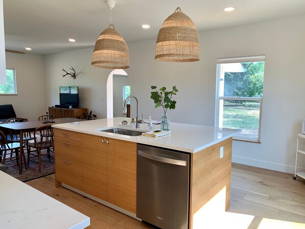 House, Multiple Beds (The River House! Near the Poudre Rive) | Private kitchen