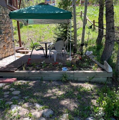 End Unit;walk to lifts-Large decks summer;your private oasis.Ski History Exhibit