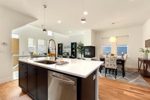 Casa, várias camas (420 Cajetan St., US) | 3 quartos, Wi-Fi de cortesia, roupa de cama