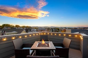 Casa, várias camas (420 Cajetan St., US) | Sacada