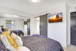 3 Schlafzimmer, Schreibtisch, Bügeleisen/Bügelbrett, WLAN