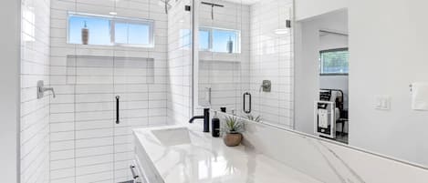 Combined shower/tub