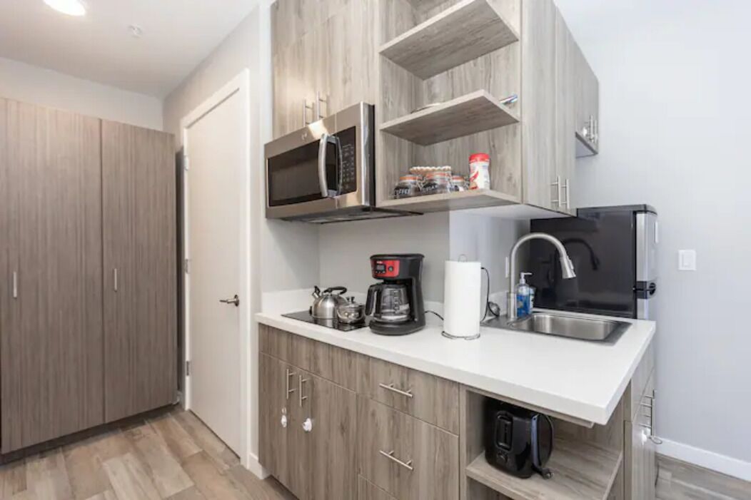 Comfy King Bed Studio 💎 WiFi+Parking+Walk to All