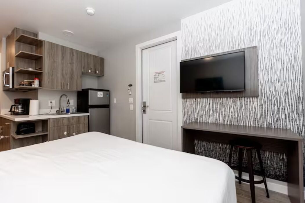 Comfy King Bed Studio 💎 WiFi+Parking+Walk to All