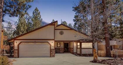 The Bear Slumbers in Big Bear, spa, WiFi, foosball, pool/ping-pong