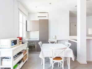 Frigorifero, microonde, forno, lavastoviglie