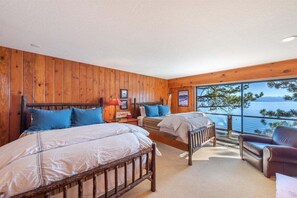 4 bedrooms, iron/ironing board, free WiFi, bed sheets