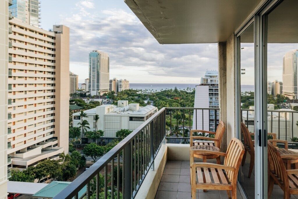 Waikiki | Tropical Retreat | Pool & Sauna Reviews, Deals & Photos