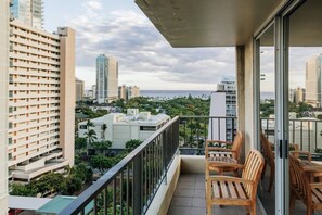 Property grounds - Club Wyndham Royal Garden at Waikiki - 1 Bedroom Presidential (Honolulu)