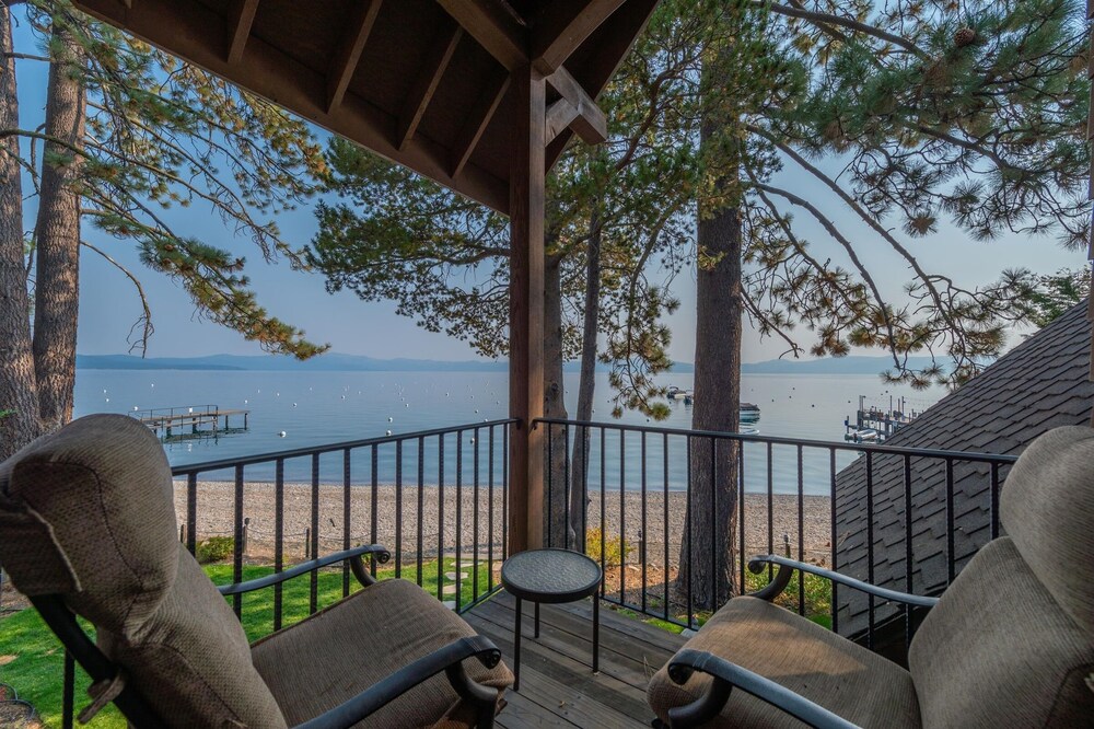 Lakefront home next to Westshore Cafe and Homewood Resort!