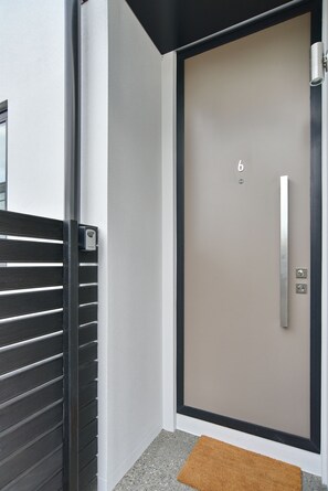 Front of property - Salisbury Style-ChristchurchHolidayHomes (Christchurch)