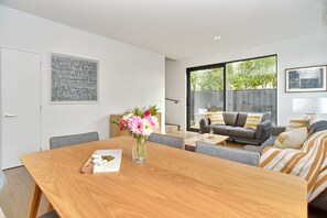 Living area - Salisbury Style-ChristchurchHolidayHomes (Christchurch)