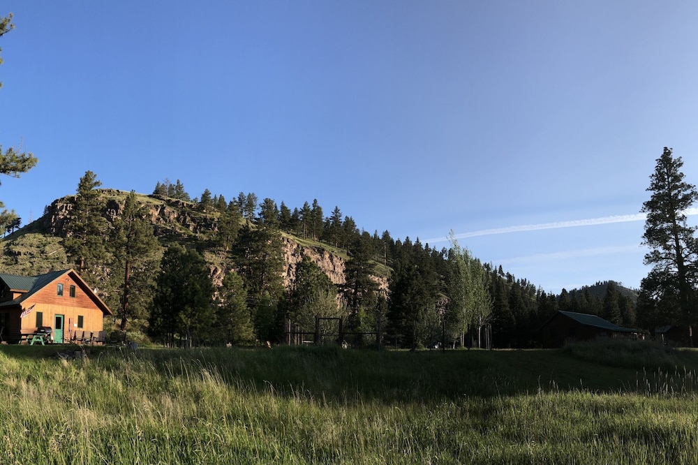 Blackfoot River Retreat is an unmatched Montana getaway.