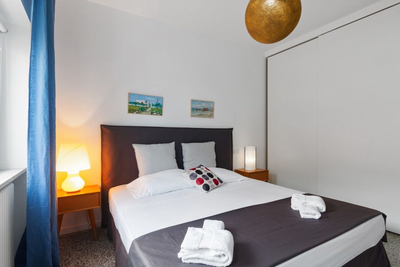 1 slaapkamer, een strijkplank/strijkijzer, wifi, beddengoed