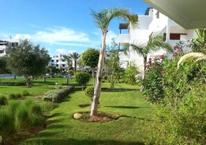 المنطقة المحيطة بالمنشأة