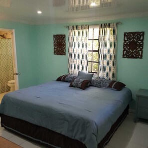 3 chambres, coffres-forts dans les chambres, bureau