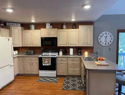 Idlewild Hideaway by the Bay (with Large Deck)