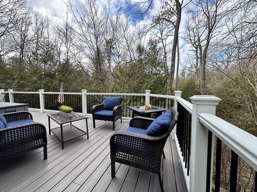 Idlewild Hideaway by the Bay (with Large Deck)