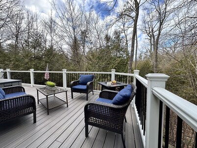 Idlewild Hideaway by the Bay (with Large Deck)