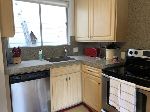 A kitchen with a dishwasher, a red toaster, and a stove. - Beautiful Marina Home - 2Bed 2Bath - 1 block from Marina Blvd! (San Francisco)