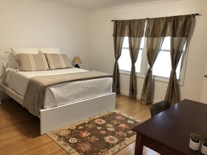 2 bedrooms, desk, iron/ironing board, WiFi