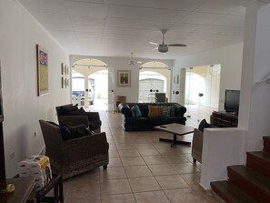 Interior - Beautiful house one block from the beach and the shopping mall. (Guaruja)