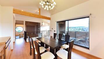 Balcony Villa with Mt. Fuji View Bath - Type A, Non Smoking | In-room dining