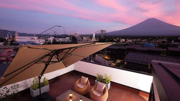 Caja de seguridad en la habitación y decoración personalizada