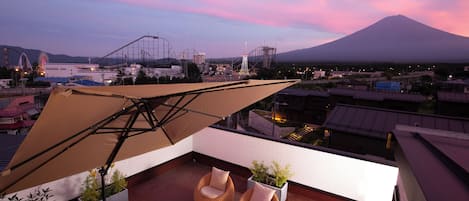 Una cassaforte in camera, con stile personalizzato, tende oscuranti