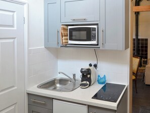 Batterie de cuisine, vaisselle et ustensiles