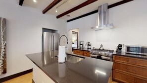 独立别墅 (Delgado D) | 私人厨房 | 冰箱、微波炉、炉灶、洗碗机