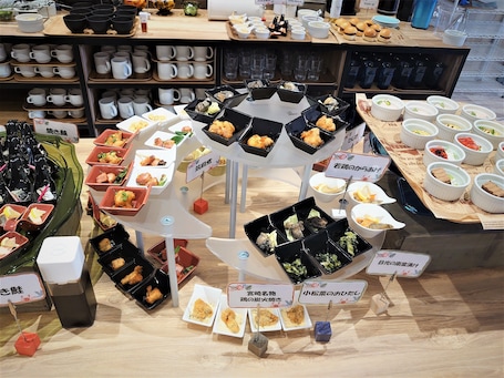 Desayuno buffet diario (JPY 1650 por persona)