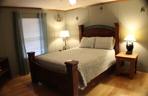 4 bedrooms, iron/ironing board, free WiFi, bed sheets
