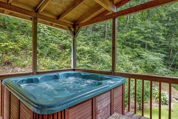 Outdoor spa tub