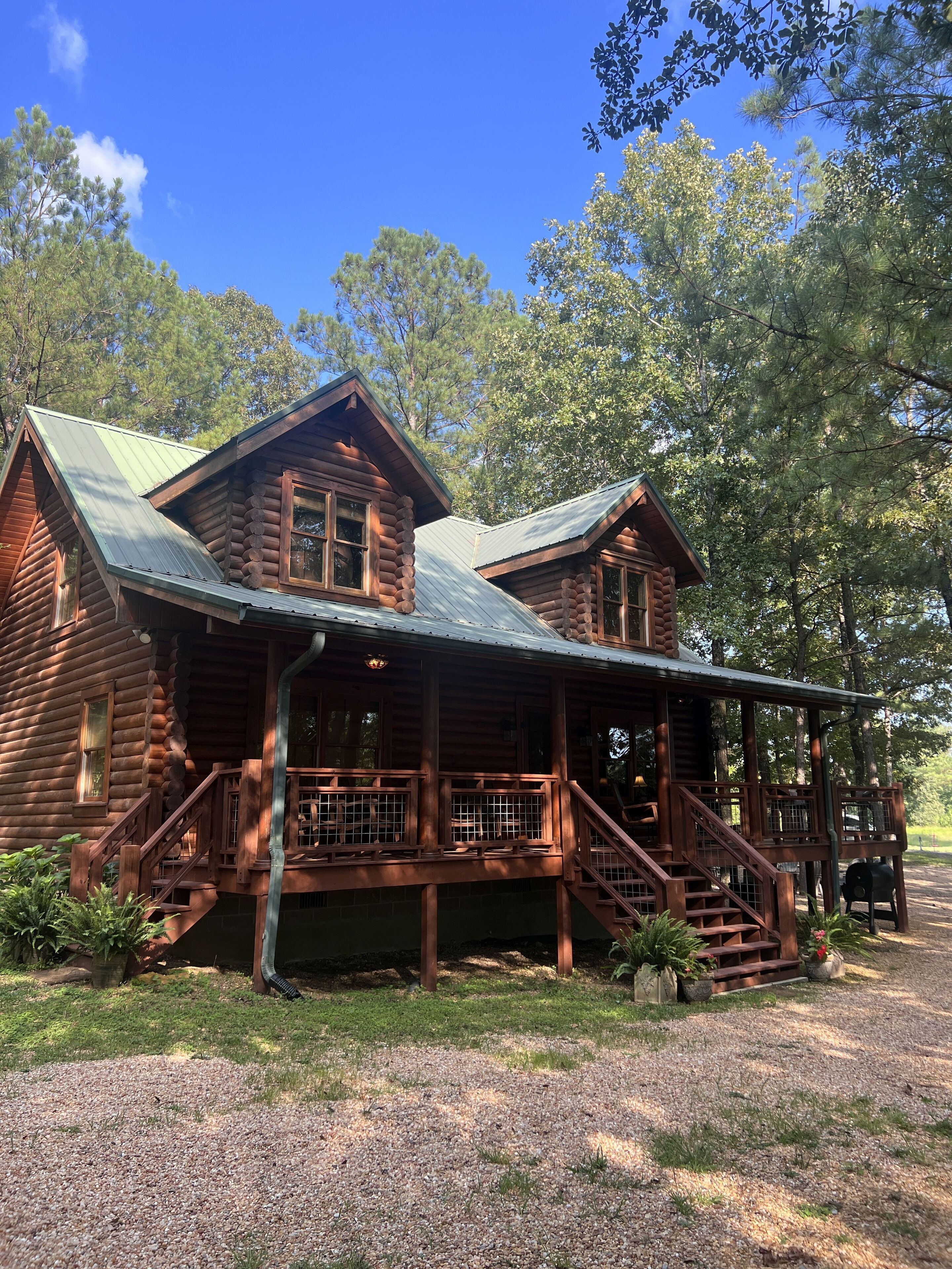 Premeire Family Getaway Cabin Near UA and MSU: Wood Haven Retreat and Farm