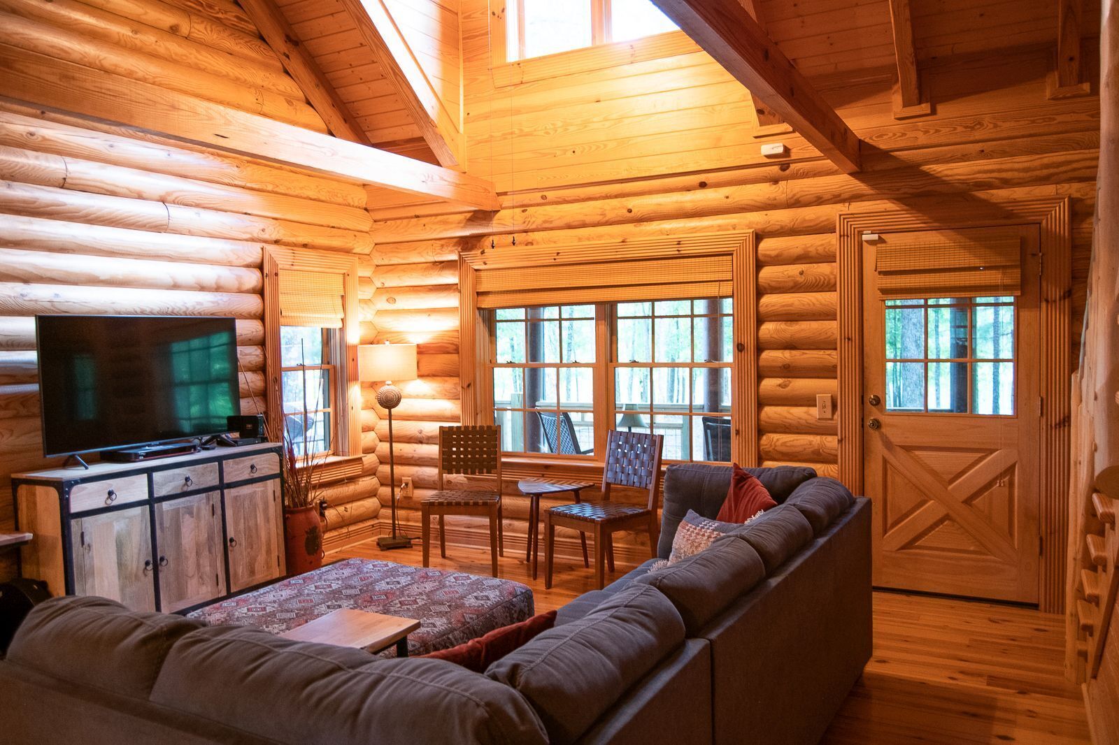 Premeire Family Getaway Cabin Near UA and MSU: Wood Haven Retreat and Farm
